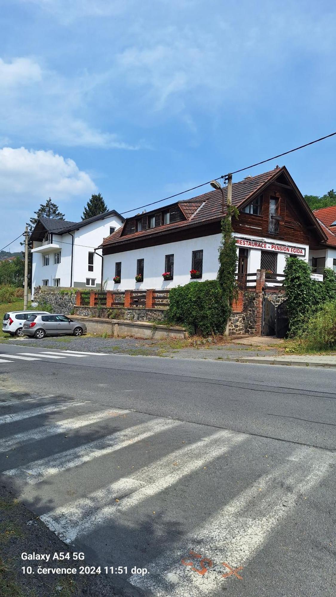 Pension Egida Rez Exterior photo