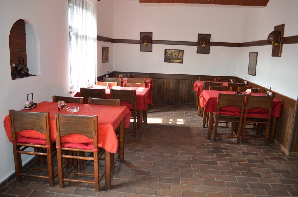 Pension Egida Rez Exterior photo